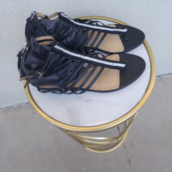 L.A.M.B. black/white scrappy beaded toe sandals 7M - Picture 2 of 5